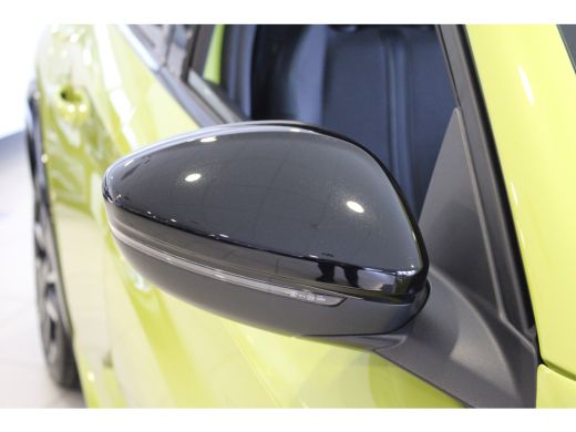 Peugeot 208 GT | Armsteunen op de voorportieren bekleed met kunstleder met groen sierstiksel (GT-Line) | Band... ActivLease financial lease