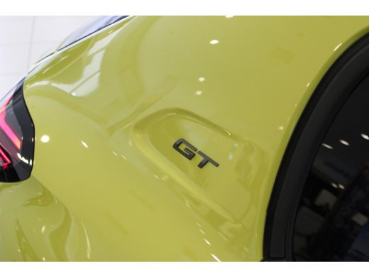 Peugeot 208 GT | Armsteunen op de voorportieren bekleed met kunstleder met groen sierstiksel (GT-Line) | Band... ActivLease financial lease