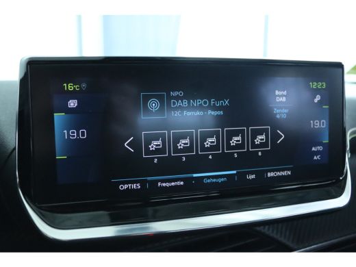 Peugeot e-2008 EV GT 50 kWh | Cruise Control | Camera | Navi | Keyless | Carplay | 18 Inch | Climate ActivLease financial lease