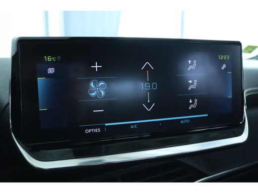 Peugeot e-2008 EV GT 50 kWh | Cruise Control | Camera | Navi | Keyless | Carplay | 18 Inch | Climate ActivLease financial lease