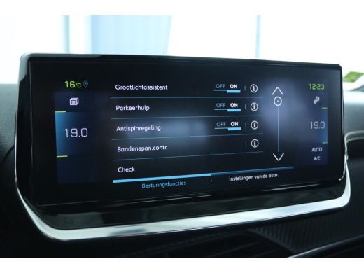 Peugeot e-2008 EV GT 50 kWh | Cruise Control | Camera | Navi | Keyless | Carplay | 18 Inch | Climate ActivLease financial lease