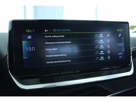 Peugeot e-2008 EV GT 50 kWh | Cruise Control | Camera | Navi | Keyless | Carplay | 18 Inch | Climate ActivLease financial lease