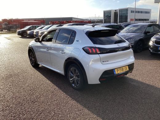 Peugeot e-208 EV Allure Pack 50 kWh SOH 91% Stoelverwarming | LED | Camera | Climate control | Full map navigat... ActivLease financial lease