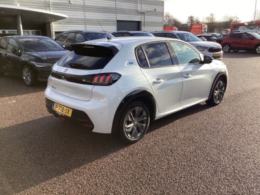 Peugeot e-208 EV Allure Pack 50 kWh SOH 91% Stoelverwarming | LED | Camera | Climate control | Full map navigat... ActivLease financial lease