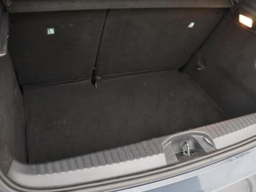 Renault Clio 1.0 TCe Intens | Stoelverwarming | Camera | Carplay | Half leder | Climate control | Full LED | P... ActivLease financial lease