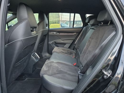 Skoda Enyaq iV 80 Sportline soh 93% Stoelverw Warmptepomp Virtual Cam Carplay ActivLease financial lease