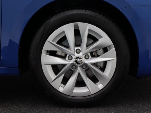 Skoda Octavia Combi 1.4 TSi iV 204 Pk PHEV Business Edition | Cruise Control | Climate Control | Parkeersensore... ActivLease financial lease