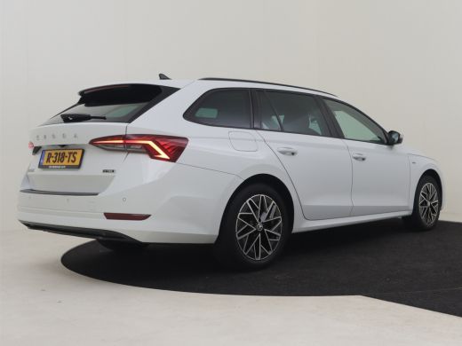 Skoda Octavia Combi 1.5 e-TSI Clever 150pk DSG/AUTO | Camera achter | Adaptief cruise control | Navigatie | Stu... ActivLease financial lease