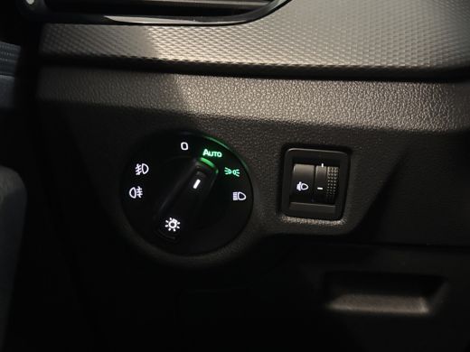 Skoda Scala 1.5TSI 150PK DSG BUSINESS EDITION ECC/CAPRLAY/TREKHAAK ActivLease financial lease