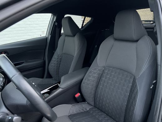 Toyota C-HR 2.0 Hybrid Dynamic | Carplay | LED | Camera | ACC ActivLease financial lease