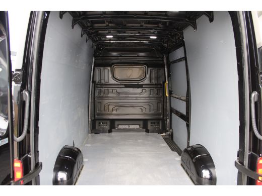 Volkswagen Crafter 35 2.0 TDI L3H3 Exclusive | 140 pk | Automaat | Trekhaak | Navi | Travel Assist | Airco | Betonpl... ActivLease financial lease