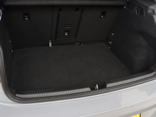 Volkswagen ID.3 First Plus 58 kWh | Trekhaak | Stoel & stuurverwarming | Camera | Adaptive cruise | Sfeerverlicht... ActivLease financial lease