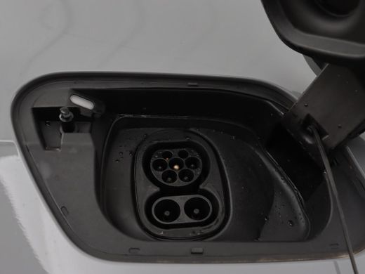 Volkswagen ID.3 First Plus 58 kWh | Trekhaak | Stoel & stuurverwarming | Camera | Adaptive cruise | Sfeerverlicht... ActivLease financial lease