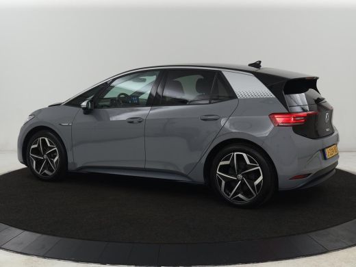 Volkswagen ID.3 First Plus 58 kWh | Trekhaak | Stoel & stuurverwarming | Camera | Adaptive cruise | Sfeerverlicht... ActivLease financial lease