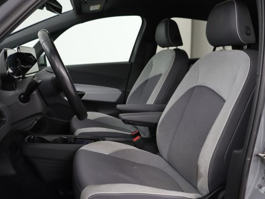 Volkswagen ID.3 First Plus 58 kWh | Trekhaak | Stoel & stuurverwarming | Camera | Adaptive cruise | Sfeerverlicht... ActivLease financial lease