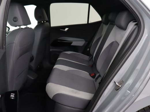 Volkswagen ID.3 First Plus 58 kWh | Trekhaak | Stoel & stuurverwarming | Camera | Adaptive cruise | Sfeerverlicht... ActivLease financial lease