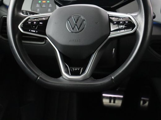 Volkswagen ID.3 First Plus 58 kWh | Trekhaak | Stoel & stuurverwarming | Camera | Adaptive cruise | Sfeerverlicht... ActivLease financial lease
