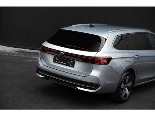 Volkswagen Passat Variant 1.5 eHybrid Business HUD | Achteruitrijcamera | Trekhaak | Stoel&Stuurverwarming | Adapti... ActivLease financial lease