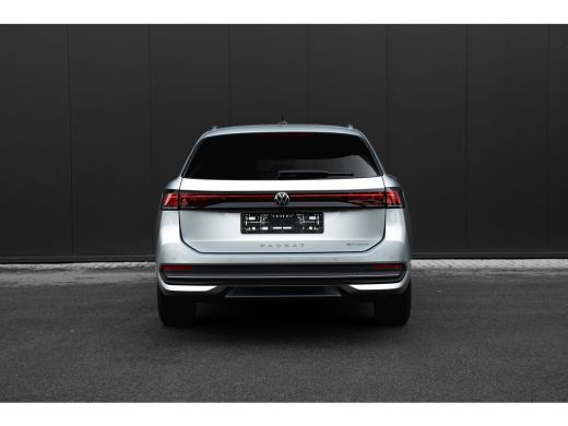 Volkswagen Passat Variant 1.5 eHybrid Business HUD | Achteruitrijcamera | Trekhaak | Stoel&Stuurverwarming | Adapti... ActivLease financial lease
