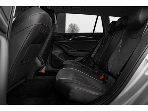 Volkswagen Passat Variant 1.5 eHybrid Business HUD | Achteruitrijcamera | Trekhaak | Stoel&Stuurverwarming | Adapti... ActivLease financial lease