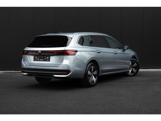 Volkswagen Passat Variant 1.5 eHybrid Business HUD | Achteruitrijcamera | Trekhaak | Stoel&Stuurverwarming | Adapti... ActivLease financial lease