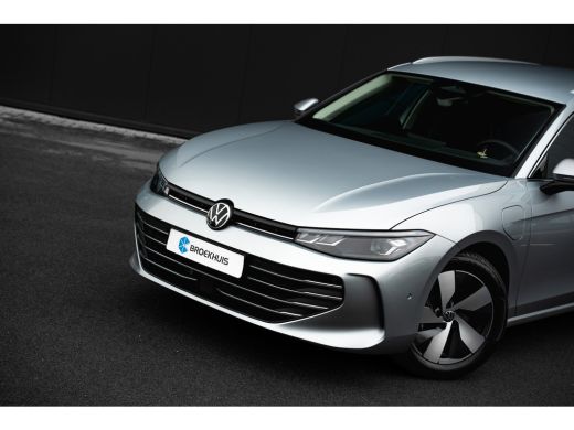 Volkswagen Passat Variant 1.5 eHybrid Business HUD | Achteruitrijcamera | Trekhaak | Stoel&Stuurverwarming | Adapti... ActivLease financial lease