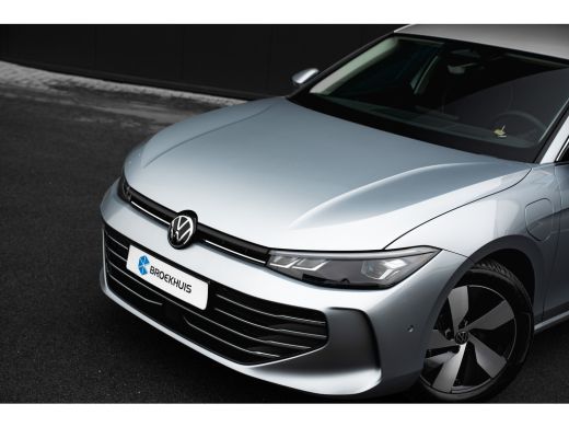 Volkswagen Passat Variant 1.5 eHybrid Business HUD | Achteruitrijcamera | Trekhaak | Stoel&Stuurverwarming | Adapti... ActivLease financial lease