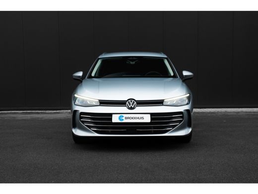 Volkswagen Passat Variant 1.5 eHybrid Business HUD | Achteruitrijcamera | Trekhaak | Stoel&Stuurverwarming | Adapti... ActivLease financial lease