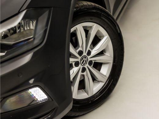 Volkswagen Polo 1.0 TSI Sportline Automaat (APPLE CARPLAY, GROOT NAVI, LM VELGEN, SPORTSTOELEN, PARKEERSENSOREN, ... ActivLease financial lease