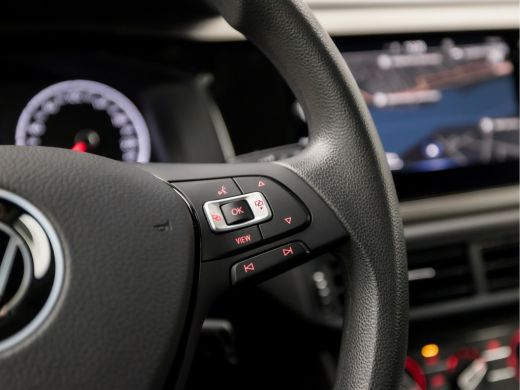 Volkswagen Polo 1.0 TSI Sportline Automaat (APPLE CARPLAY, GROOT NAVI, LM VELGEN, SPORTSTOELEN, PARKEERSENSOREN, ... ActivLease financial lease