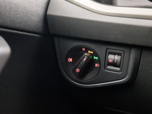 Volkswagen Polo 1.0 TSI Sportline Automaat (APPLE CARPLAY, GROOT NAVI, LM VELGEN, SPORTSTOELEN, PARKEERSENSOREN, ... ActivLease financial lease