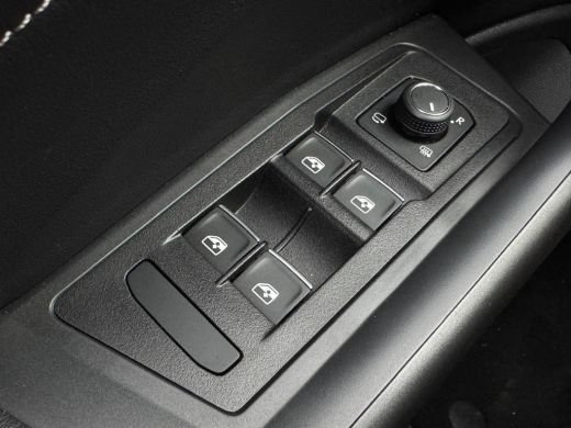 Volkswagen T-Roc 1.5 TSI R-Line LED/NAVI/CARPLAY/FABRIEKS GARANTIE ActivLease financial lease