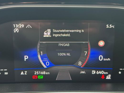 Volkswagen T-Roc 1.5 TSI R-Line LED/NAVI/CARPLAY/FABRIEKS GARANTIE ActivLease financial lease