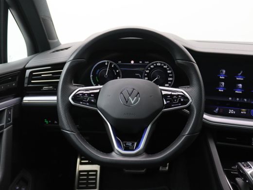 Volkswagen Touareg 3.0 TSi eHybrid 4MOTION R 463PK Aut. Pano-Schuifdak, Trekhaak, Keyless, Alarm, Side Assist, Head-... ActivLease financial lease