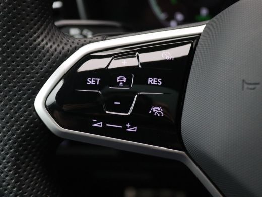 Volkswagen Touareg 3.0 TSi eHybrid 4MOTION R 463PK Aut. Pano-Schuifdak, Trekhaak, Keyless, Alarm, Side Assist, Head-... ActivLease financial lease