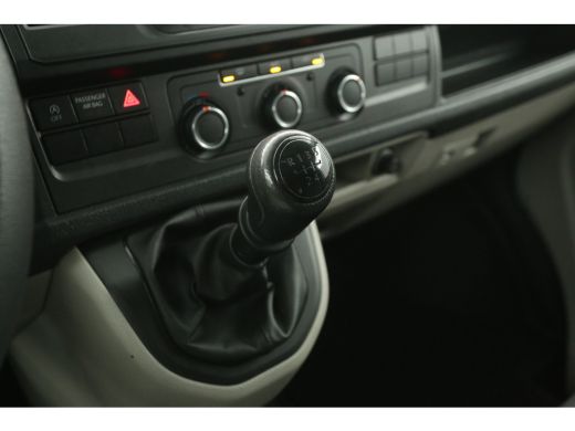 Volkswagen Transporter 2.0 TDI 150PK L2H1 | Airco | Cruise | 3 Zits | Elektrpakket | Schuifdeur ActivLease financial lease