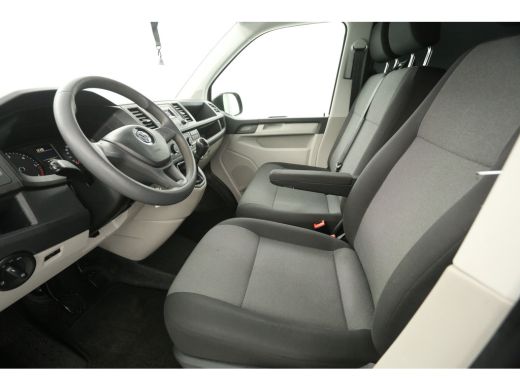 Volkswagen Transporter 2.0 TDI 150PK L2H1 | Airco | Cruise | 3 Zits | Elektrpakket | Schuifdeur ActivLease financial lease
