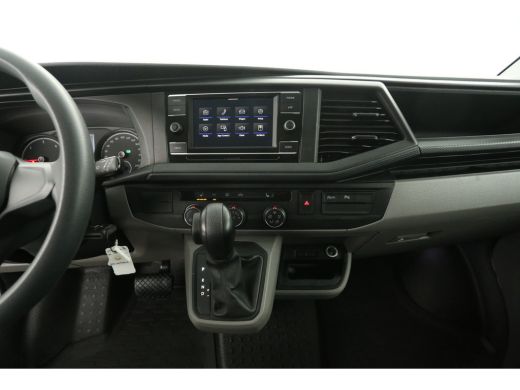 Volkswagen Transporter 2.0 TDI L2H1 28 | Aut. | Airco | Carplay | Trekh. | Stoelverw. | Parkeersens. ActivLease financial lease