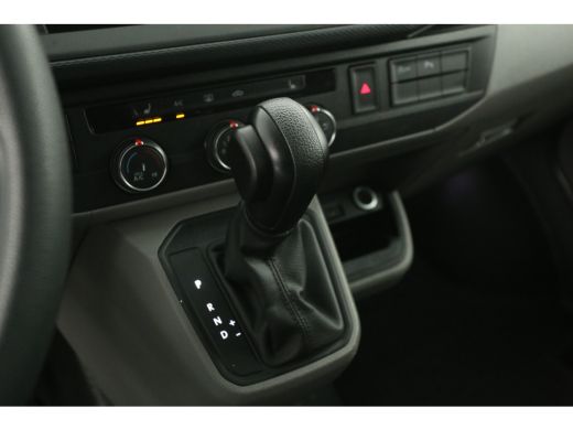 Volkswagen Transporter 2.0 TDI L2H1 28 | Aut. | Airco | Carplay | Trekh. | Stoelverw. | Parkeersens. ActivLease financial lease