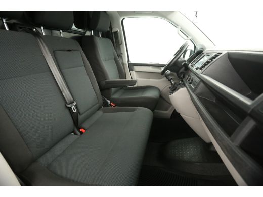 Volkswagen Transporter 2.0 TDI L2H1 | Airco | Cruise | 3-Zits | Trekh. | 2xSchuifdeur | Navi | Carplay | Parkeersens. ActivLease financial lease