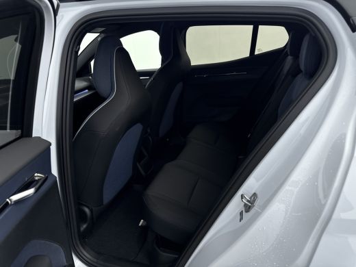 Volvo  EX30 Single Motor Extended Range Plus 69 kWh | PDC V+A en 360 camera | Climate Pack | ActivLease financial lease