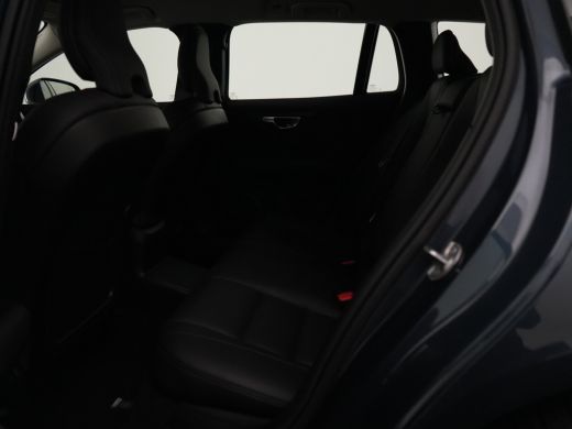 Volvo  V60 T6 Recharge AWD Essential Bright | Leder | Trekhaak | BLIS | Adaptive Cruise | Pilot Assist | Cli... ActivLease financial lease