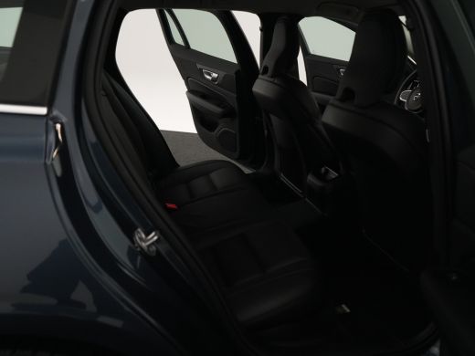 Volvo  V60 T6 Recharge AWD Essential Bright | Leder | Trekhaak | BLIS | Adaptive Cruise | Pilot Assist | Cli... ActivLease financial lease