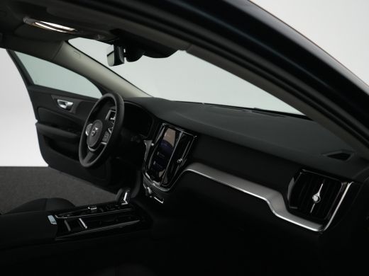 Volvo  V60 T6 Recharge AWD Essential Bright | Leder | Trekhaak | BLIS | Adaptive Cruise | Pilot Assist | Cli... ActivLease financial lease