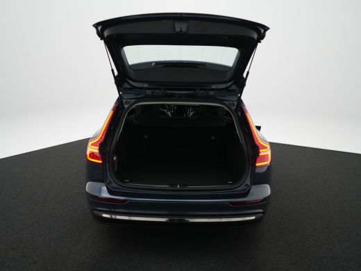 Volvo  V60 T6 Recharge AWD Essential Bright | Leder | Trekhaak | BLIS | Adaptive Cruise | Pilot Assist | Cli... ActivLease financial lease