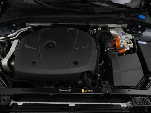 Volvo  V60 T6 Recharge AWD Essential Bright | Leder | Trekhaak | BLIS | Adaptive Cruise | Pilot Assist | Cli... ActivLease financial lease