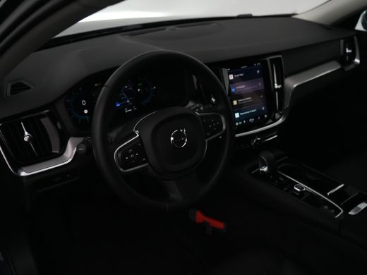 Volvo  V60 T6 Recharge AWD Essential Bright | Leder | Trekhaak | BLIS | Adaptive Cruise | Pilot Assist | Cli... ActivLease financial lease