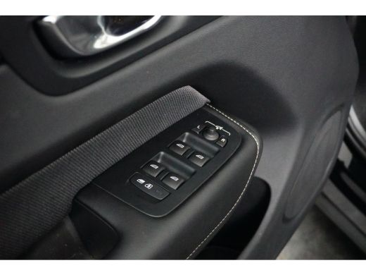 Volvo  XC60 2.0 T6 Plug-in hybrid AWD Plus Black Edition | Achteruitrijcamera | Apple Carplay/Android Auto|te... ActivLease financial lease