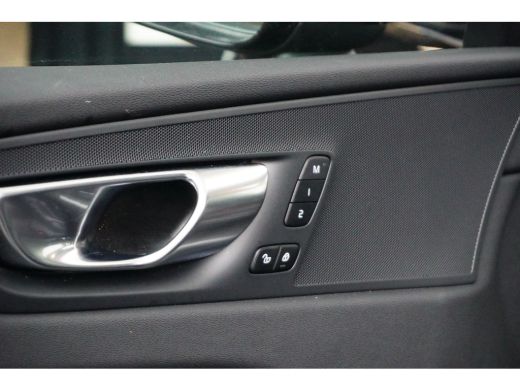 Volvo  XC60 2.0 T6 Plug-in hybrid AWD Plus Black Edition | Achteruitrijcamera | Apple Carplay/Android Auto|te... ActivLease financial lease