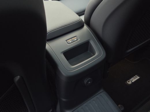 Volvo  XC60 2.0 T8 455pk Plug-in hybrid AWD Ultra Black Edition HEICO SPORTIV | Luchtvering | Bowers&Wilkins ... ActivLease financial lease